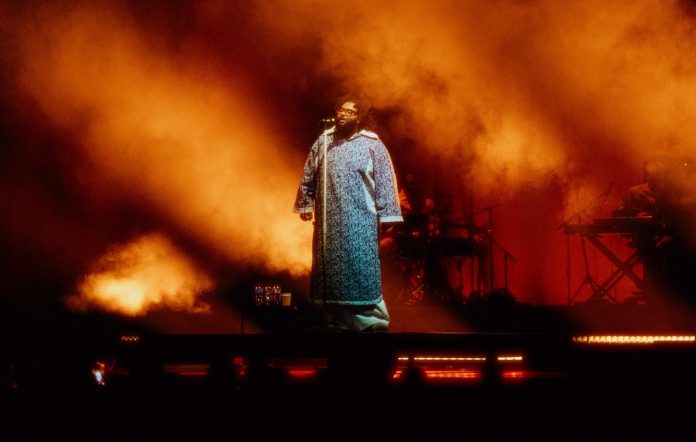 Elmiene live on tour